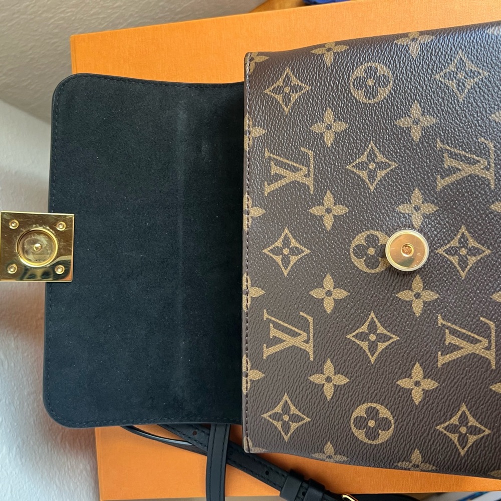 100% Authentic Louis Vuitton Locky BB Purse - Picture 9 of 12